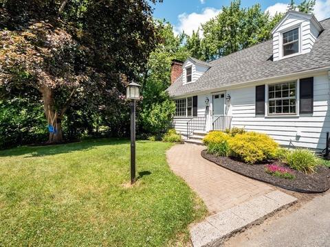 27 Lee St, Reading, MA 01867 photo 2