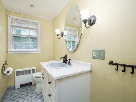 27 Lee St, Reading, MA 01867 photo 11