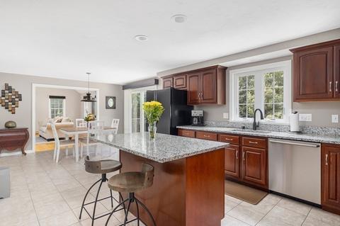 29 King Philip Path, Mendon, MA 01756 photo 13