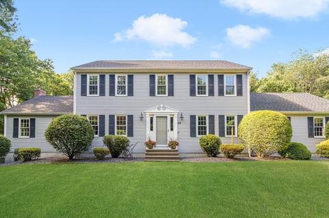 29 King Philip Path, Mendon, MA 01756 photo 1