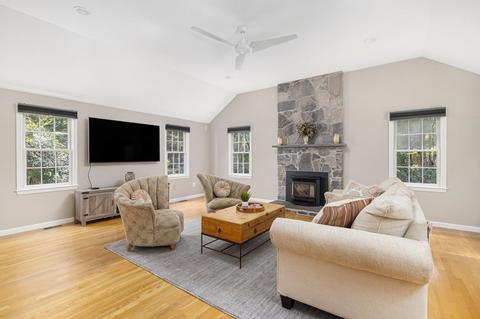29 King Philip Path, Mendon, MA 01756 photo 5