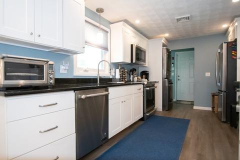 17 Wentworth Rd, Canton, MA 02021 photo 3