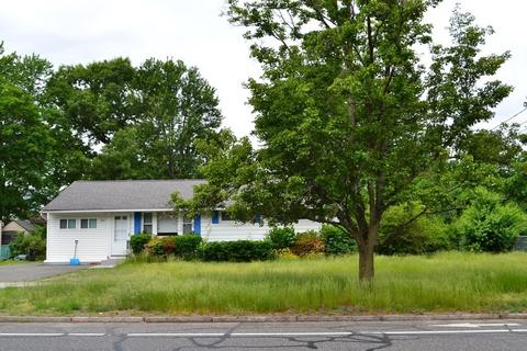 736 Bradley Rd, Springfield, MA 01109 photo 2