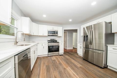 21 Bardsley St, Acushnet, MA 02743 photo 8