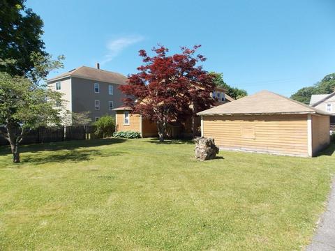 5 Eddy St, Webster, MA 01570 photo 2