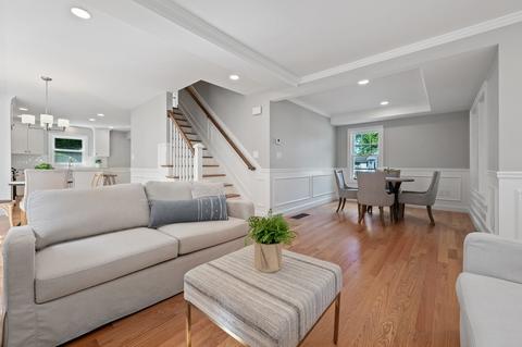 8 Shepard St, Marblehead, MA 01945 photo 4