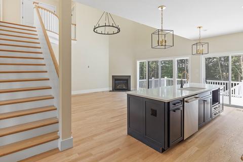 9 Frontier Ln, Millis, MA 02054 photo 4