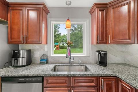23 Hillside Dr, Springfield, MA 01118 photo 6