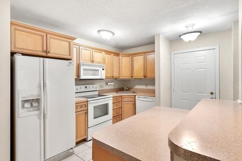 750 Brookside Dr #E, Andover, MA 01810 photo 2