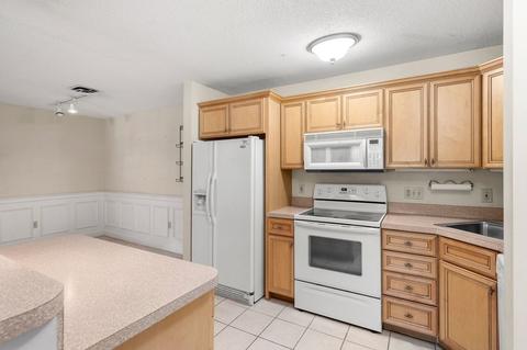 750 Brookside Dr #E, Andover, MA 01810 photo 3