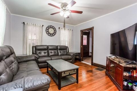 66 Clantoy St, Springfield, MA 01104 photo 3