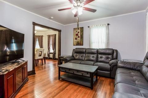 66 Clantoy St, Springfield, MA 01104 photo 2