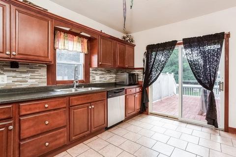66 Clantoy St, Springfield, MA 01104 photo 9