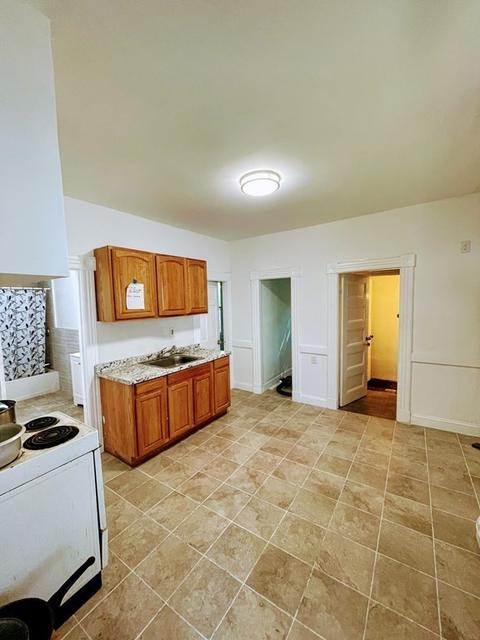 51 Acushnet Ave, Springfield, MA 01105 photo 2