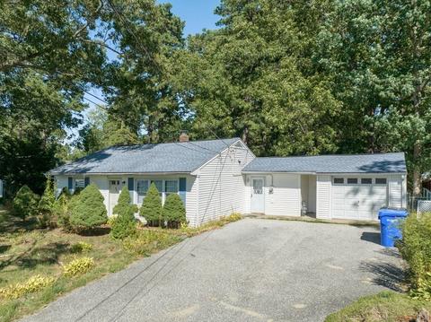 803 Bradley Rd, Springfield, MA 01109 photo 1