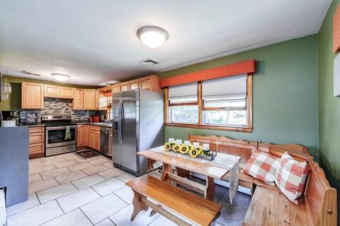 75 Sampson St, Chicopee, MA 01020 photo 8