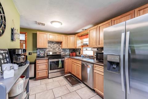 75 Sampson St, Chicopee, MA 01020 photo 2