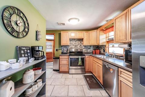 75 Sampson St, Chicopee, MA 01020 photo 3