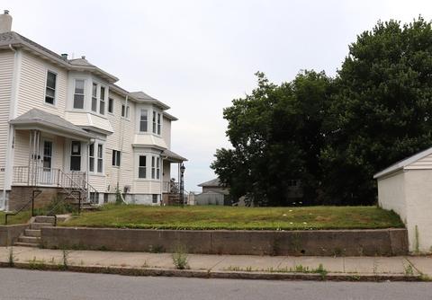106 Howland St, Fall River, MA 02723 photo 4