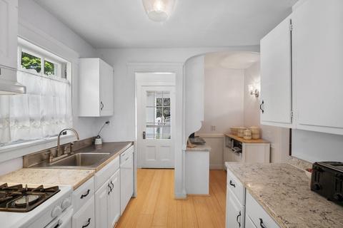 47 Locust St, Marblehead, MA 01945 photo 24