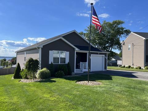 35 Bailey St, Fall River, MA 02724 photo 2