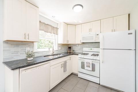 132 Lumae St, Springfield, MA 01119 photo 9