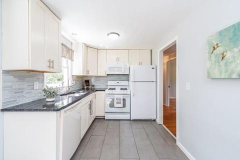 132 Lumae St, Springfield, MA 01119 photo 8