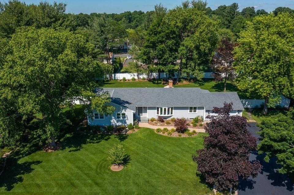  48 Willow Brook Rd, Longmeadow, MA 01106 photo 2