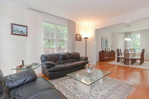 98 Pine St, Natick, MA 01760 photo 5