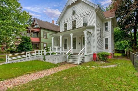 64 Buckingham St, Springfield, MA 01109 photo 2