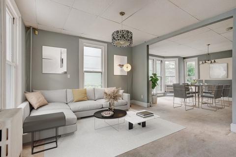 64 Buckingham St, Springfield, MA 01109 photo 3