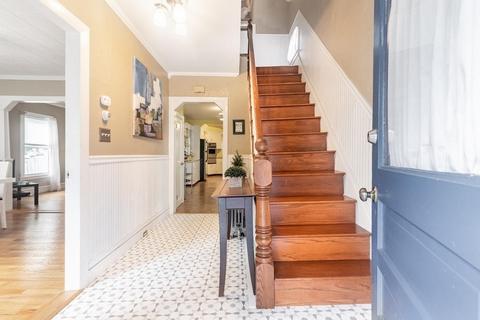 51 Pine St, Stoneham, MA 02180 photo 3