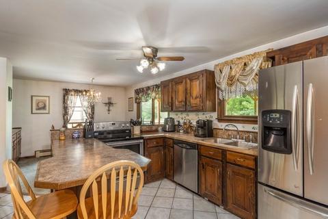 16 Crescent St, Lancaster, MA 01523 photo 3