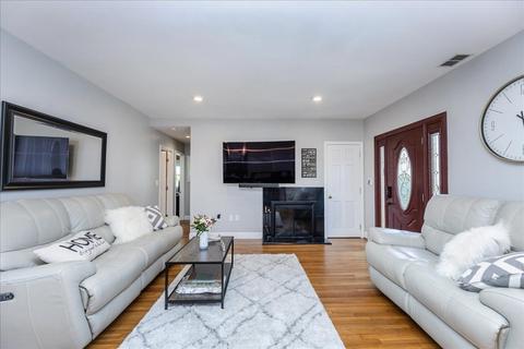 9 Peach Tree Ln, Danvers, MA 01923 photo 8