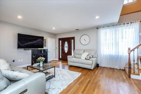 9 Peach Tree Ln, Danvers, MA 01923 photo 5