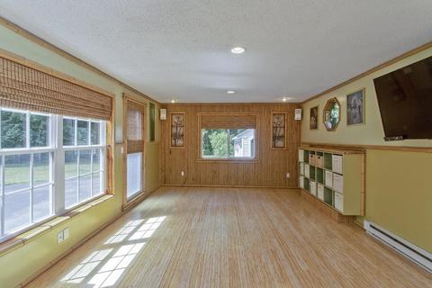 29 E Green St, Easthampton, MA 01027 photo 10