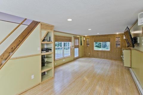 29 E Green St, Easthampton, MA 01027 photo 9
