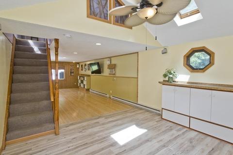29 E Green St, Easthampton, MA 01027 photo 8