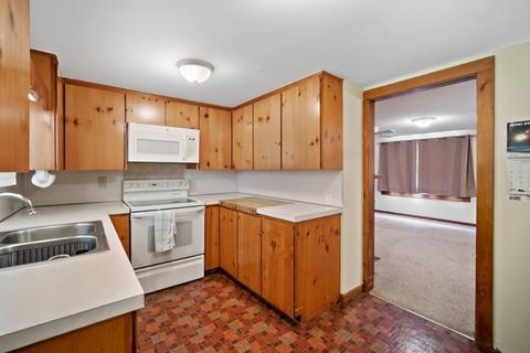 30 Rosedale Ave, Springfield, MA 01128 photo 2