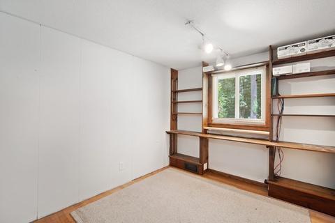 30 Rosedale Ave, Springfield, MA 01128 photo 17