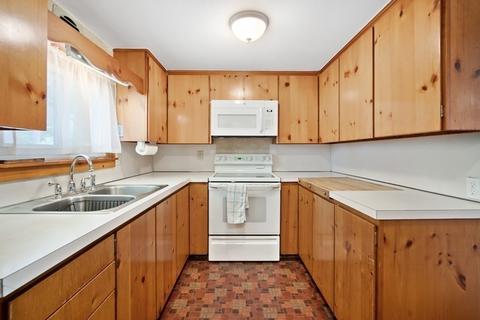 30 Rosedale Ave, Springfield, MA 01128 photo 3