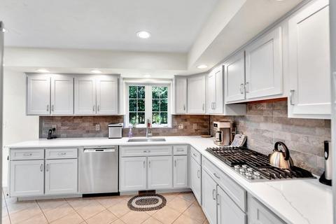 13 Leonard Rd, Mendon, MA 01756 photo 3