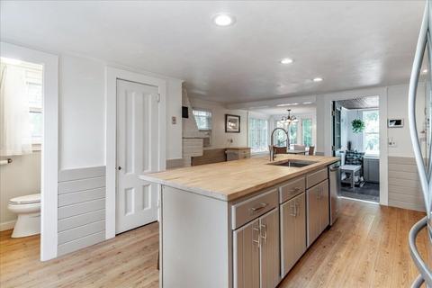 21 School St, Auburn, MA 01501 photo 5