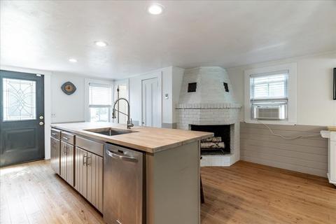 21 School St, Auburn, MA 01501 photo 4