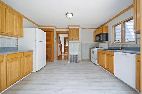 160 Cochran St, Chicopee, MA 01020 photo 5