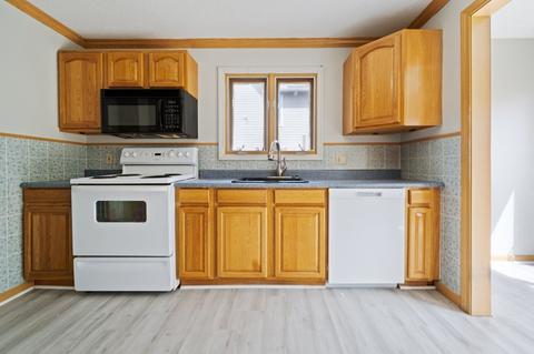 160 Cochran St, Chicopee, MA 01020 photo 6
