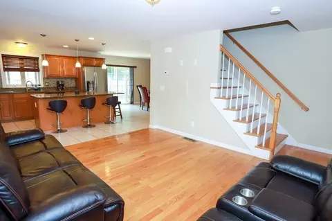 97 Avery St, Springfield, MA 01119 photo 9