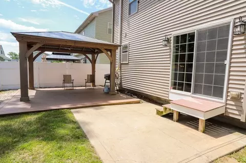 97 Avery St, Springfield, MA 01119 photo 5