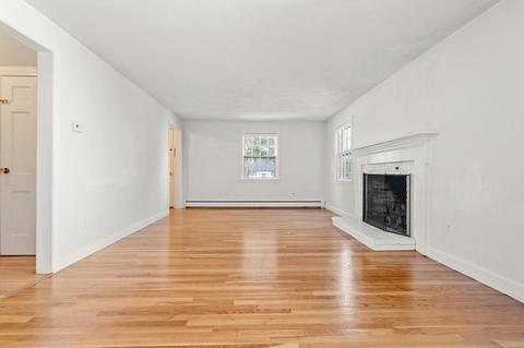18 Taft St, Marblehead, MA 01945 photo 4