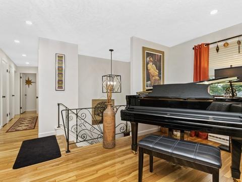 19 Darrell Dr, Randolph, MA 02368 photo 2
